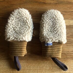 New FinKid Sherpa Baby Mittens